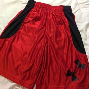 Men's under armour shirts size small